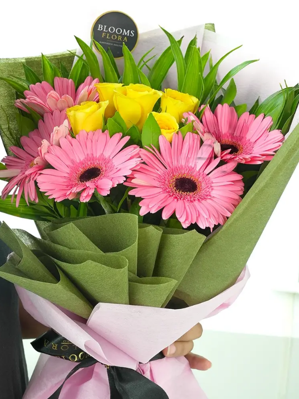  Bodrum Çiçek Gönder - Pembe Jerbera ve Sarı Gül Buketi