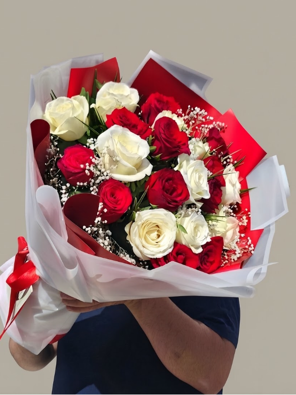  Bodrum Çiçekçi - Kırmızı ve Beyaz Aşk Buketi