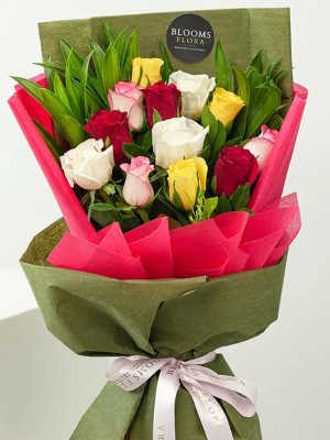  Bodrum Çiçekçi - 12 Renkli Gül Buketi