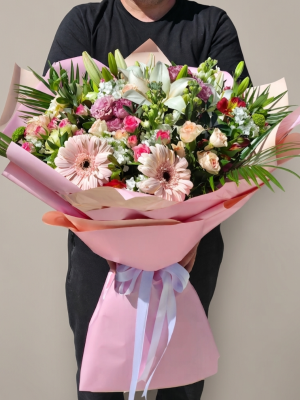  Bodrum Çiçek Gönder - Pembe Ambalajlı Lilyum, Gerbera & Sprey Gül Buketi