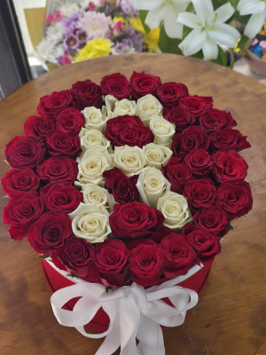 Bodrum Flower Order - Premium 33 Red Roses